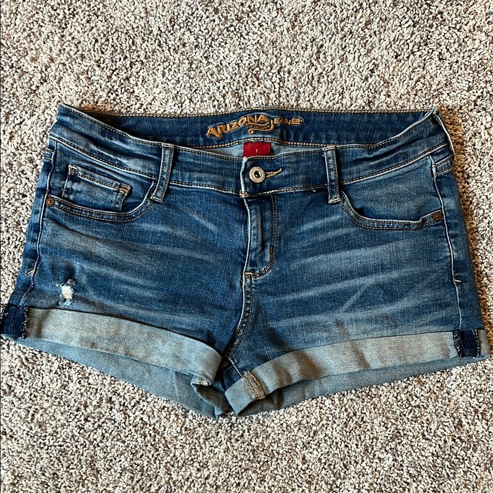 Arizona Jean Company Women's Blue Denim Shorts - size 7